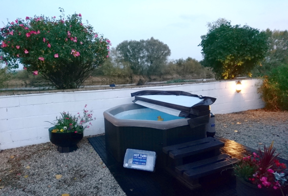 Hot tub can be hired